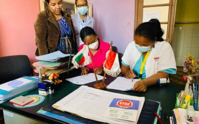 Remise d’équipements et consommables médicaux au CHRR Antsirabe par l’équipe du Consulat de Monaco