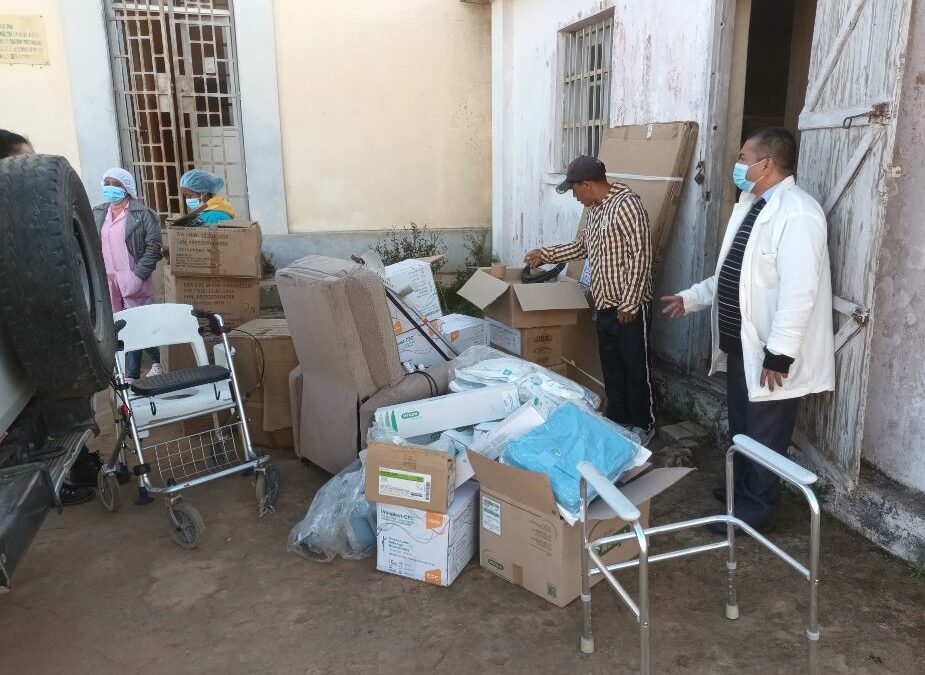 Le CHRD d’Anjozorobe a reçu des équipements et ocnsommables médicaux par l’intermédiaire du Service de Santé de District d’Anjozorobe de la part du Consulat de Monaco