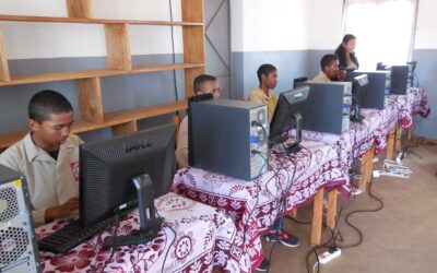 Don d’ordinateurs complets au Lycée d’Andramasina