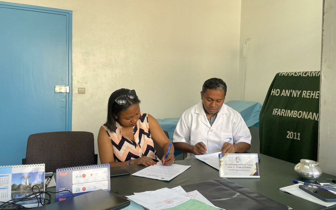 Le Consulat de Monaco a rendu visite au CHRR Antsirabe et leur a remis des équipements et consommables médicaux